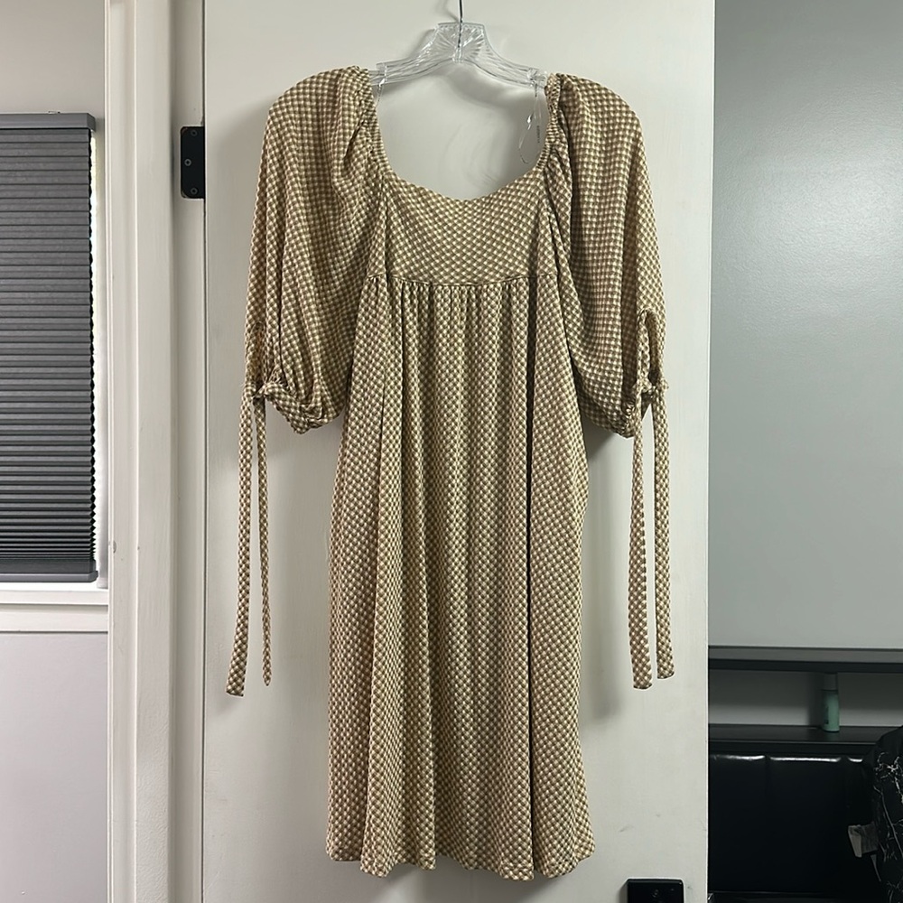 Cute plaid dress! HAS POCKETS! Tie sleeves!